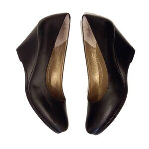 ME TOO Black Leather Wedges Pumps Heels Slip Ons Shoes size 9 M Valene Style